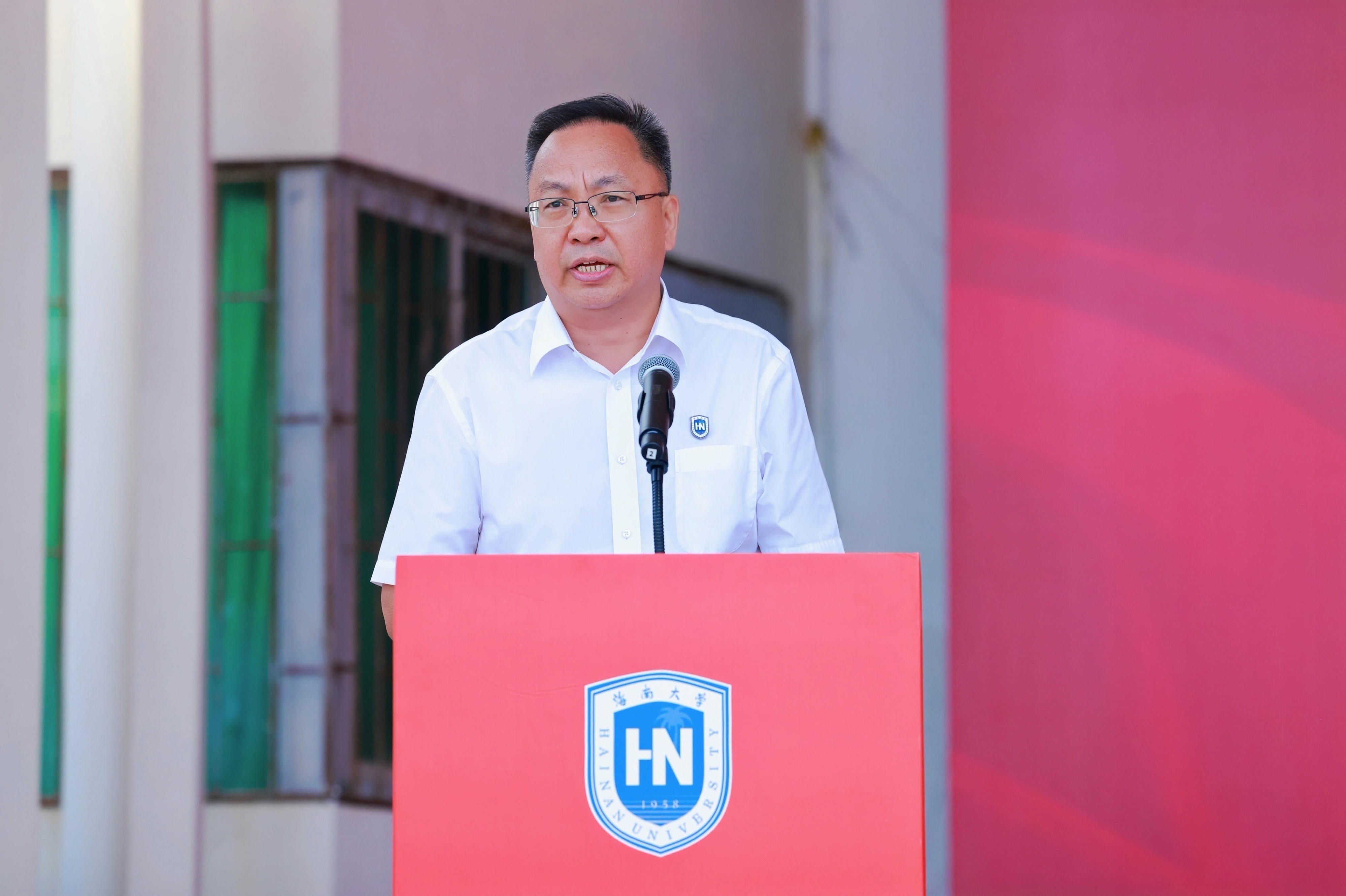 海南大学2025级新生军训总结大会 现场燃爆了