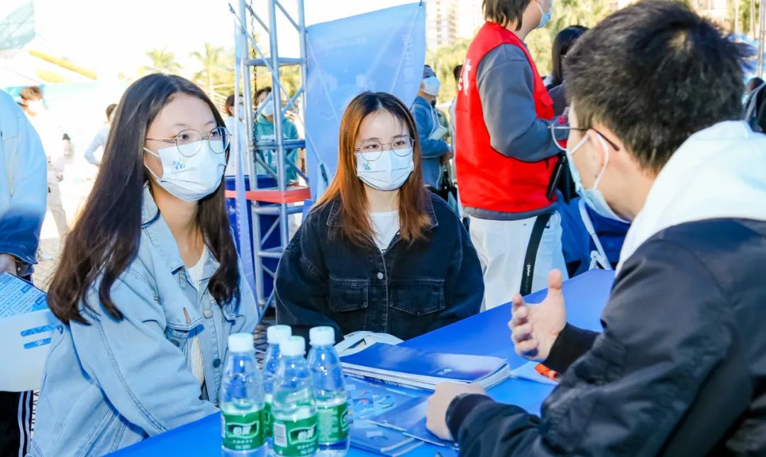 大学就业难？专家建议：去基层、去工厂