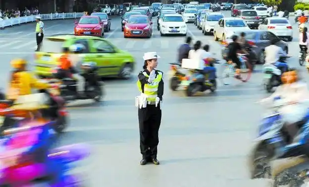 中秋国庆假期出行高峰预警,这些时段事故高发要注意