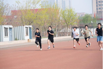 济南大学信息学院2026年春运会,学子展风采