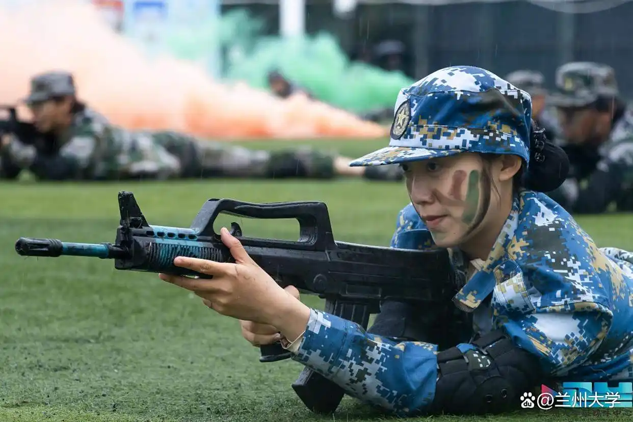 兰州大学2025级本科生军训结训,各方阵展飒爽英姿