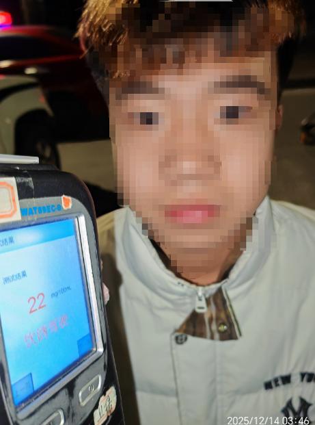 16岁少年无证酒驾屡教不改,桂林交警严肃教育