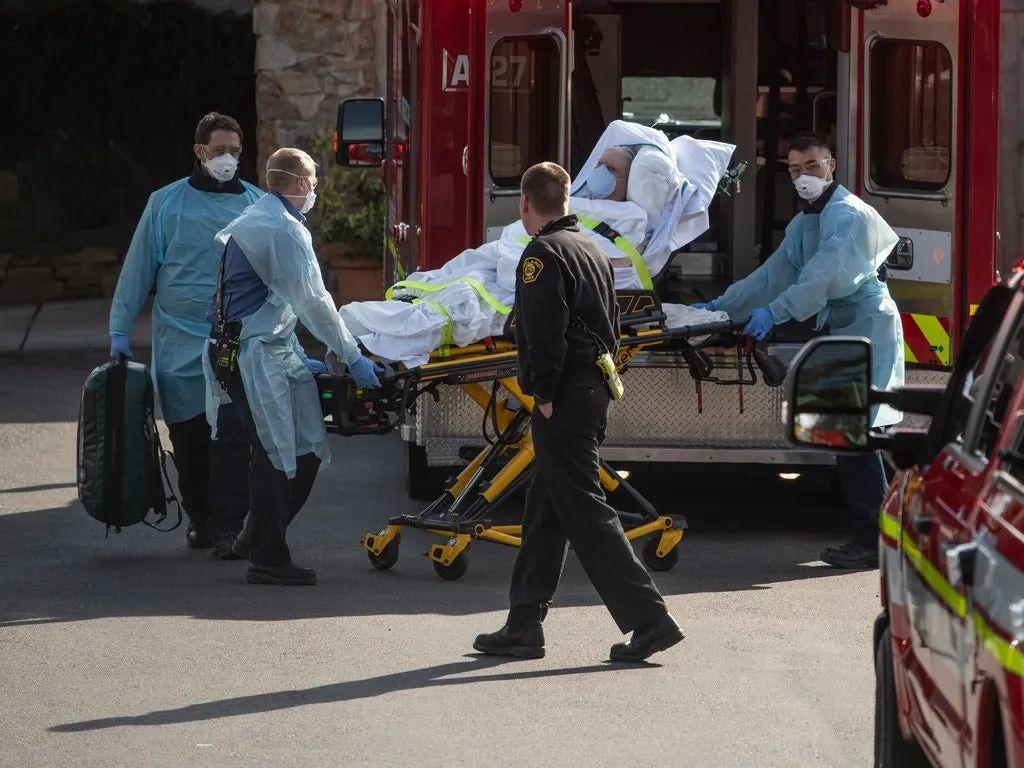 美国新冠病例攀升死亡新增,疫情隔离防控力度加大