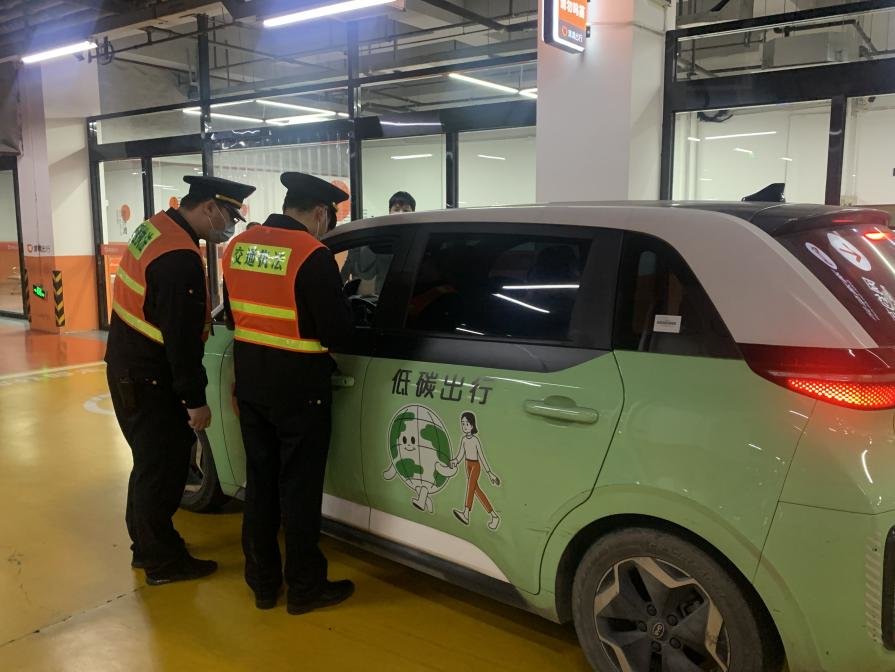 春运首日海曙区多举措保障交通,严查违规行为守护旅客权益