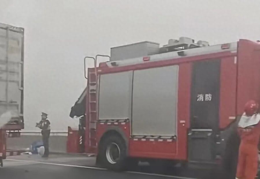 沪陕高速多车相撞致 1 死！大雾天行车这些要点要牢记