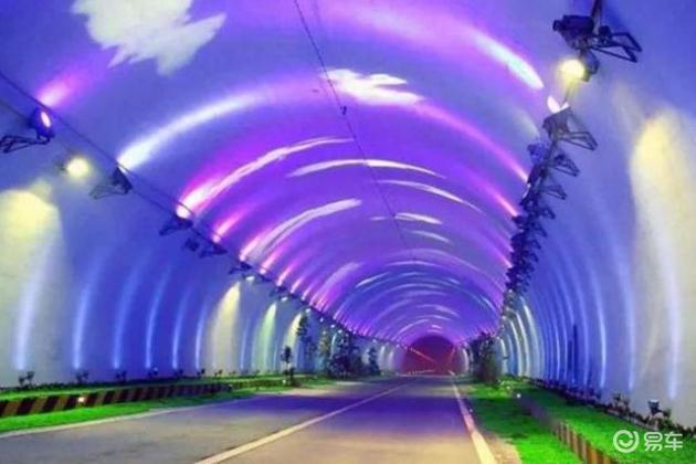 中国最长高速公路隧道秦岭中南山隧道,双洞全长36公里