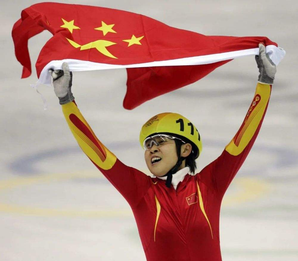 北京冬奥会:中国短道速滑队的拼搏历程与惊喜夺冠瞬间