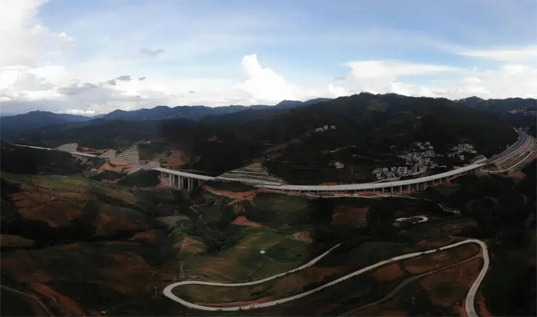 我国高速公路里程达 18.36 万公里,部分省份建设情况及争议