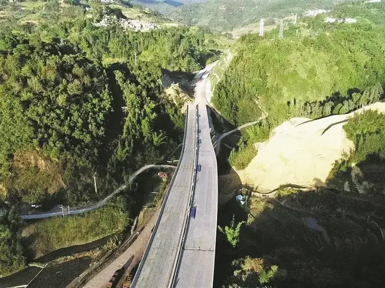 我国高速公路里程达 18.36 万公里,部分省份建设情况及争议