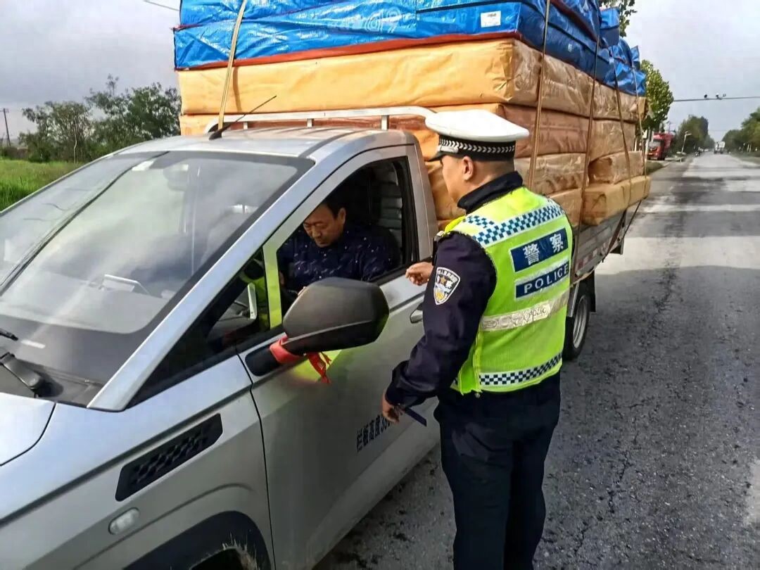 临潼交管大队开展货车违法整治，营造安全有序交通环境