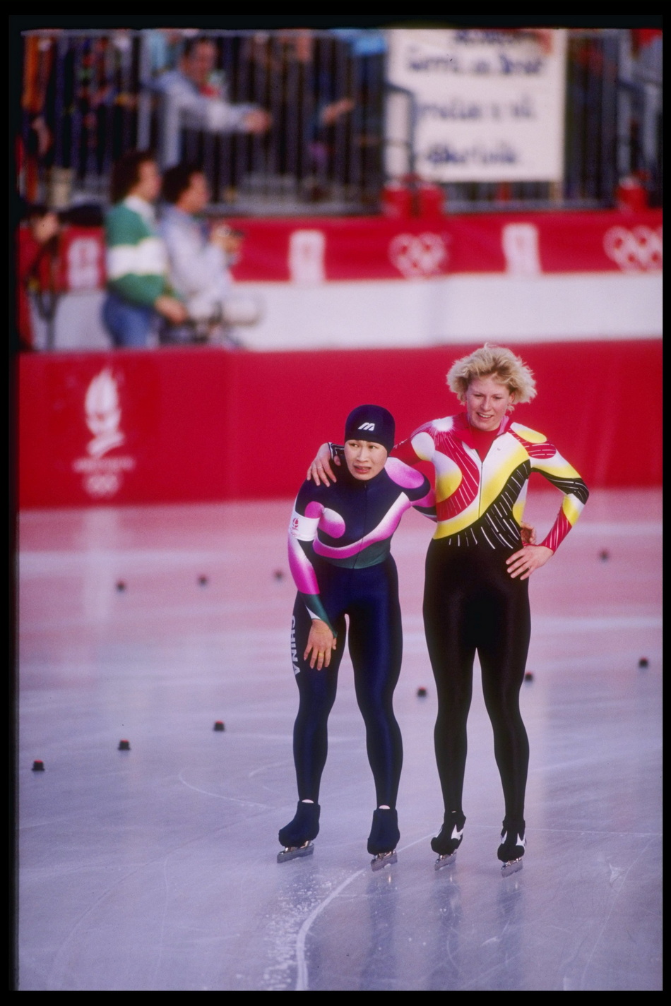 第十三届、十四届冬奥会举办时间及中国代表团首次亮相情况