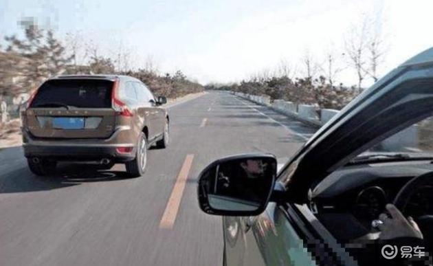 高速开车别忽快忽慢 保持匀速更安全